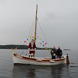 Arrivée du Pére Noêl en Pointu au Brusc, dimanche 15 décembre 2019 Arrivée du Pére Noêl en Pointu au Brusc, dimanche 15 décembre 2019