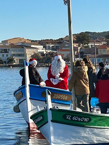 Arrivée du père Noël en Pointu au Brusc