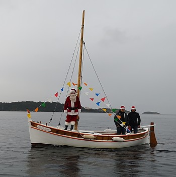 Arrivée du Pére Noêl en Pointu au Brusc, dimanche 15 décembre 2019