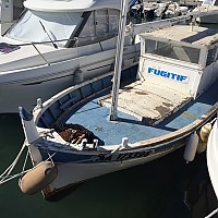 Le Fugitif, devenu Cagou, barquette marseillaise de 1964 amarrée au Brusc