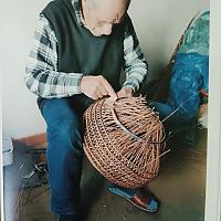 Fabrication traditionnelle d'un girelier en myrte ( nasse à poissons)